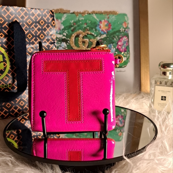Tory Burch NWOTs Leather Graphic Print Wristlet - Picture 1 of 8
